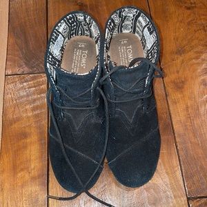 Women’s Black Size 7 Wedge Toms Lightly Used